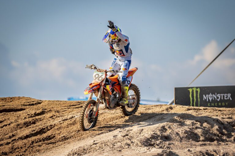 Lucas Coenen y Kay de Wolf obtienen sus victorias en una de las peores pistas del MXGP