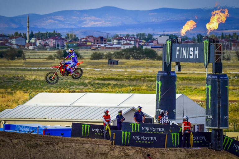 Jeffrey Herlings MXGP y  Simon Längenfelder MX2, triunfan en Turquía
