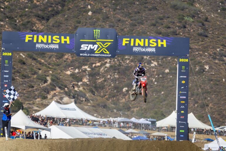 Hunter Lawrence envía un mensaje contundente con victoria dominante en la apertura del Pro Motocross en Fox Raceway, Seth Hammaker gana en 250