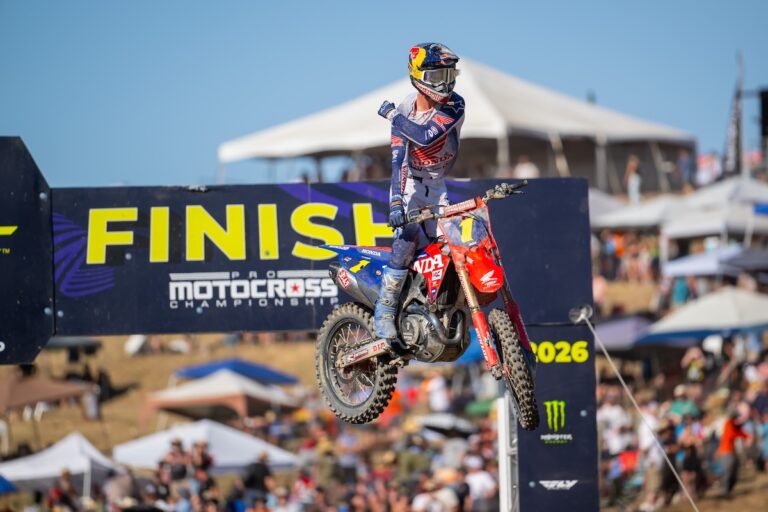 Jett Lawrence vuelve a su forma dominante en Hangtown y consigue su primera victoria de la temporada en el Campeonato Pro Motocross.