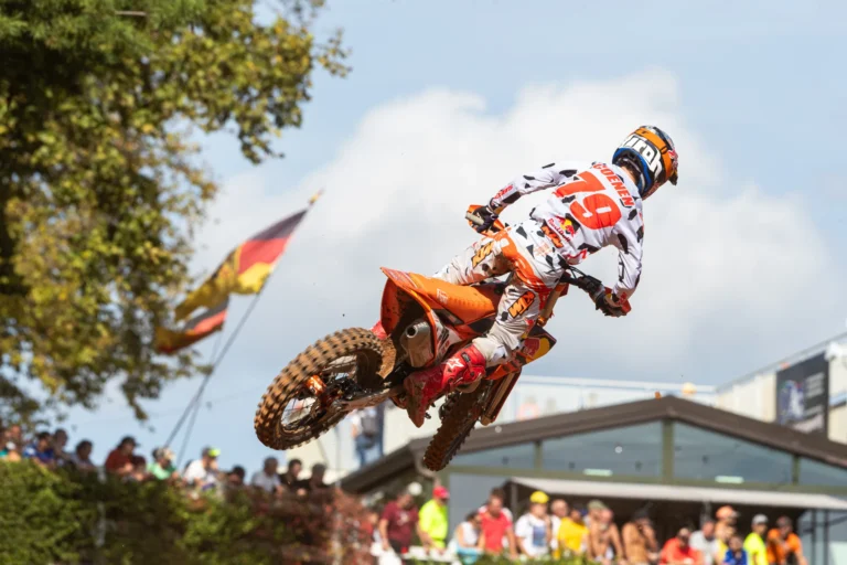 Sacha Coenen está habilitado para correr el Supercross en 250? Que dice el reglamento?
